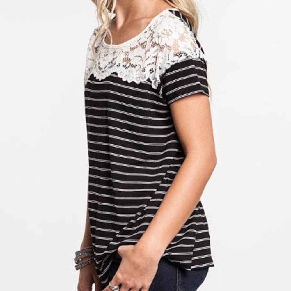 *UMGEE* Loose Fit Striped T-Shirt with Lace Detail